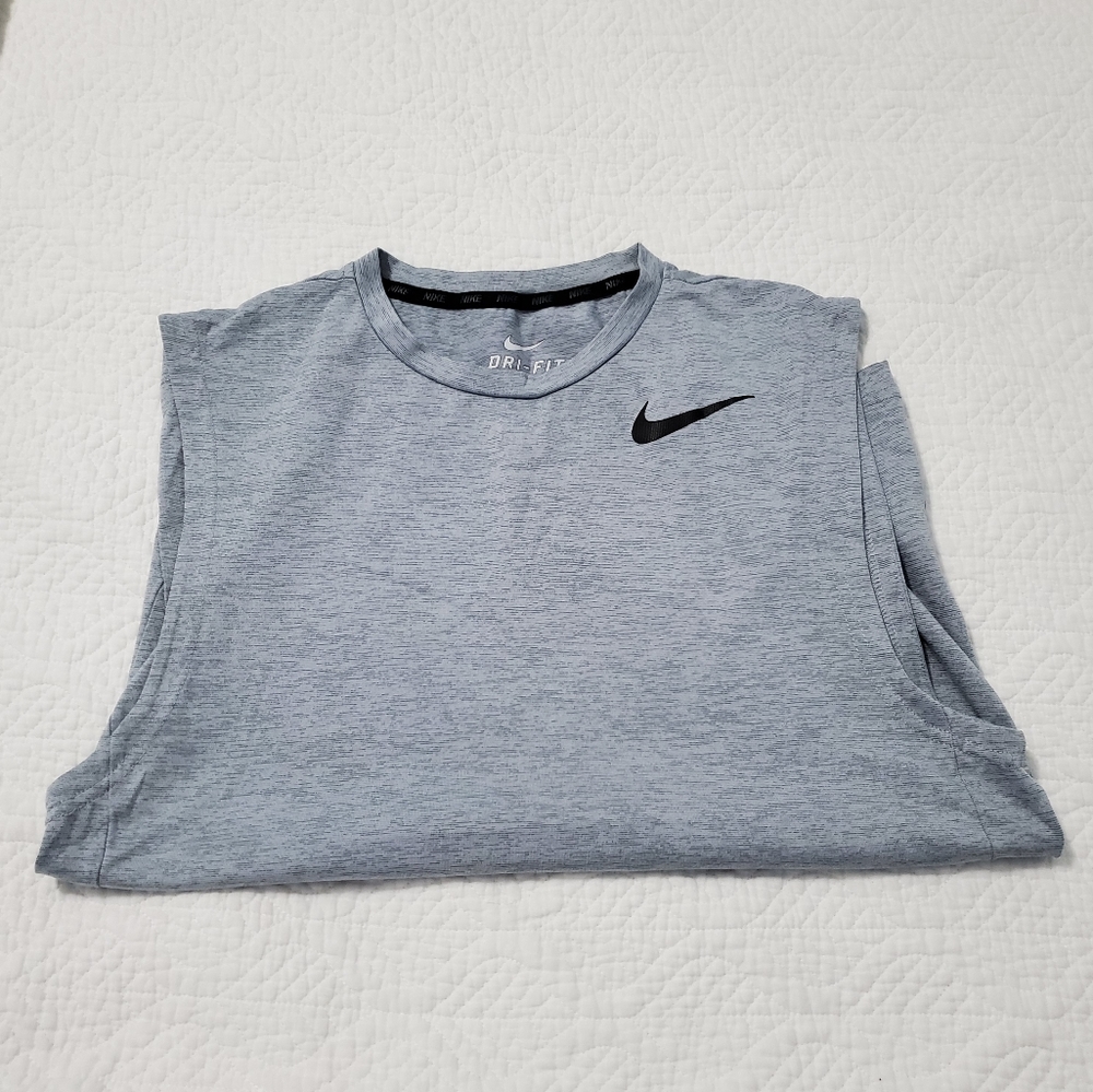 2 Nike tanks